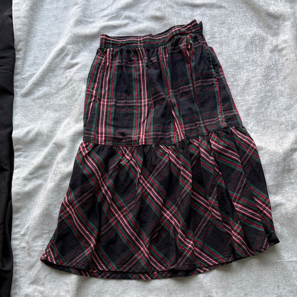 Chic Plaid A-Line Skirt in Black and Red